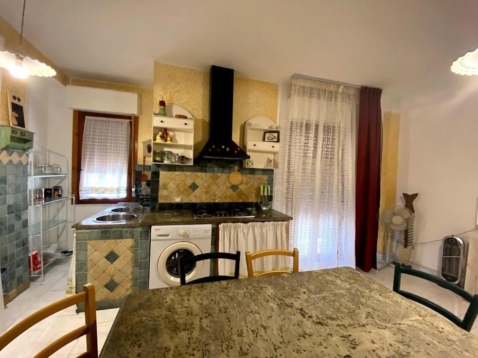 Casa Vacanze Margherita Porto Torres Bagian luar foto